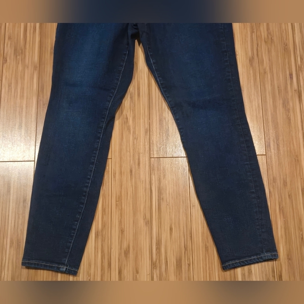GAP Blue Jeans - Picture 2 of 7